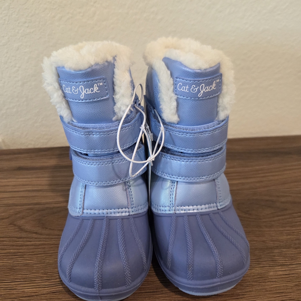 Cat & Jack Light Blue Girls' Cozy Winter Boots with Faux Fur Blue Iridescent